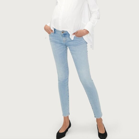 The Slim Maternity Jean Light Wash | Size 29 crop - Picture 2 of 7